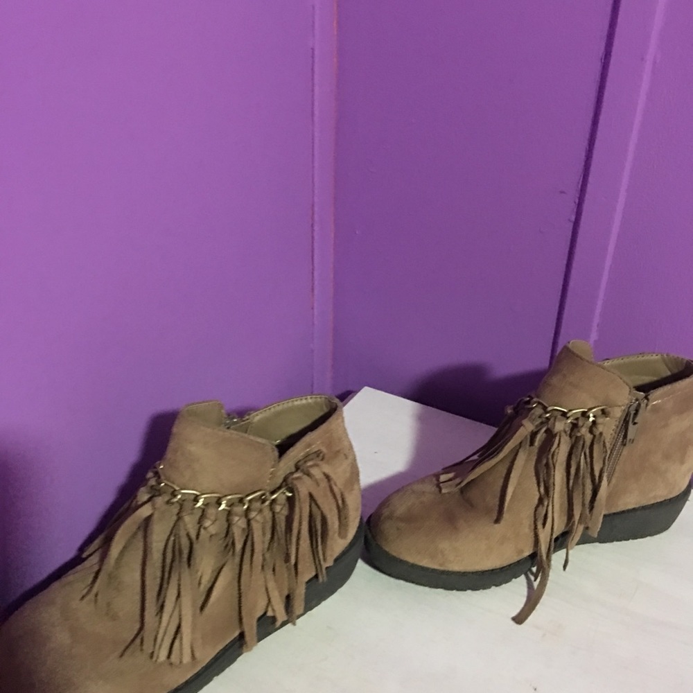 Boots - Picture 3 of 4